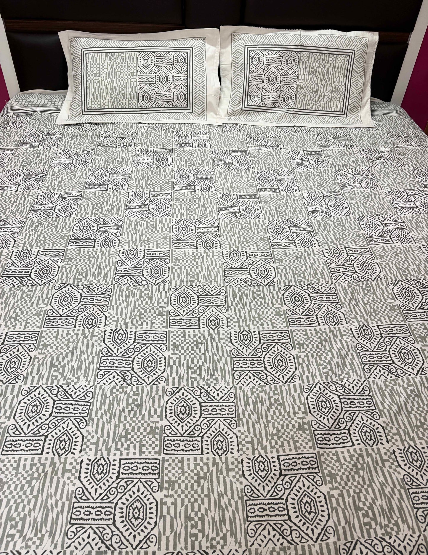 INDICASA Ethnic Mandala Patterned Hand Block Printed Super King Bedsheet with 2 pillow covers
