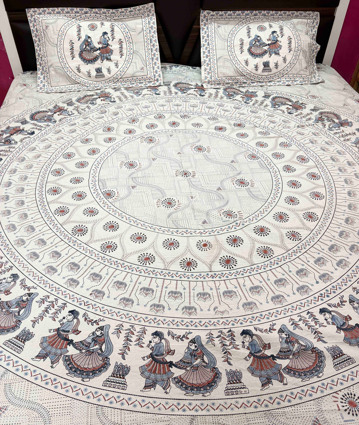 INDICASA Heritage Motifs Hand Block Printed Super King Bedsheet with 2 pillow covers
