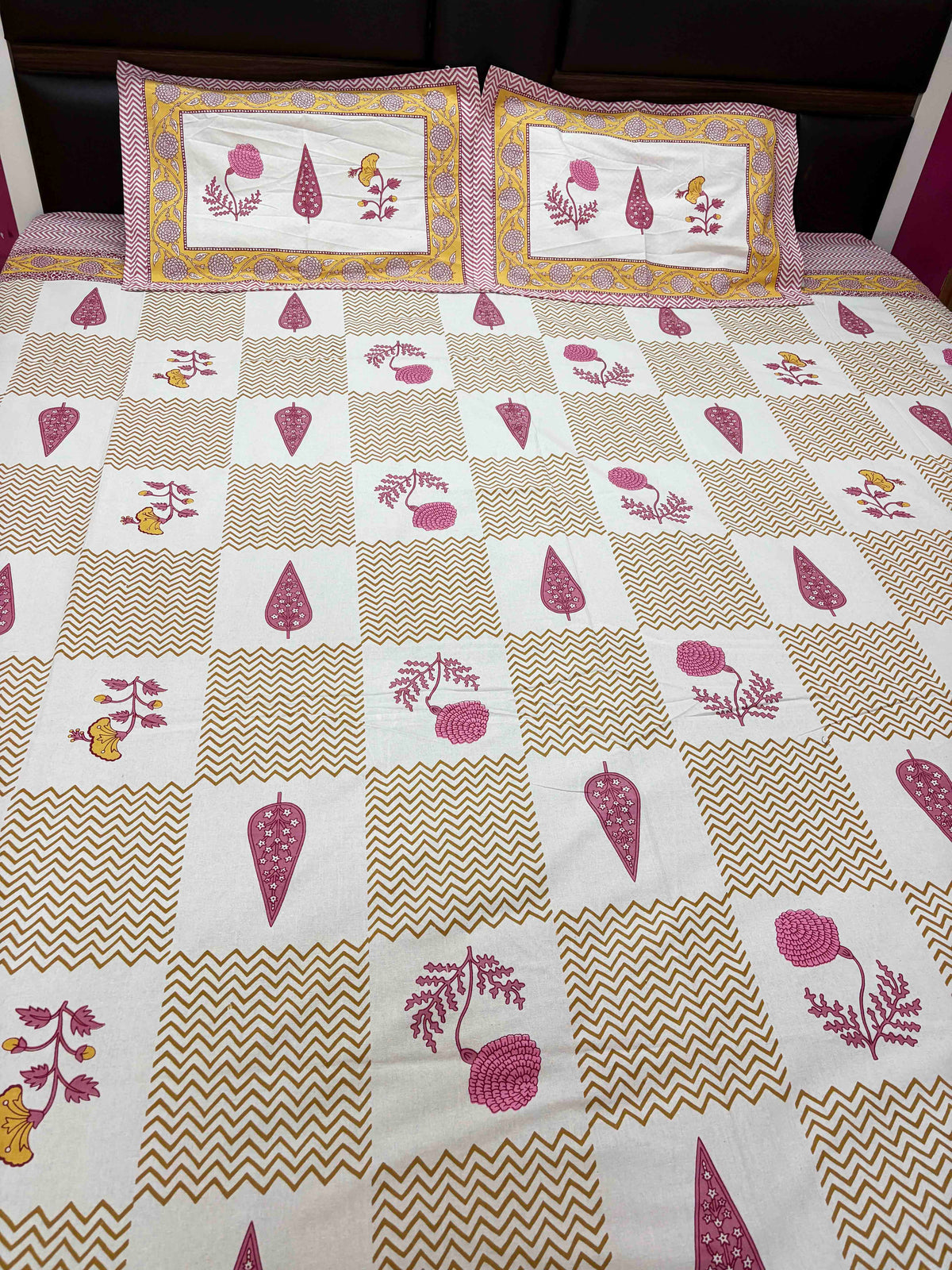 INDICASA Chevron and Buti Motifs Hand Block Printed Super King Bedsheet with 2 pillow covers