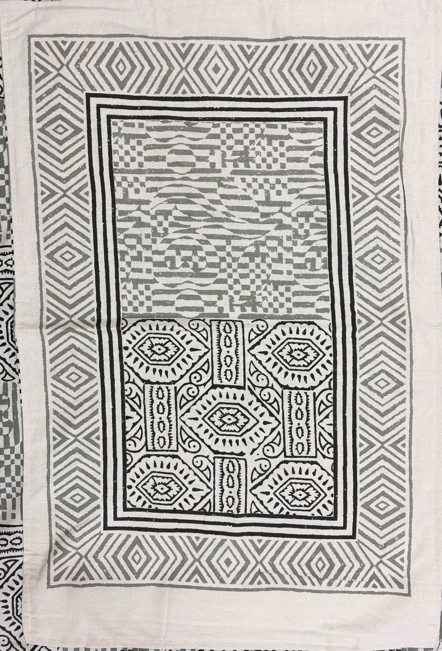 INDICASA Ethnic Mandala Patterned Hand Block Printed Super King Bedsheet with 2 pillow covers